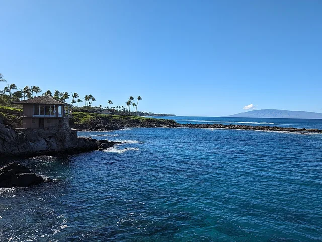 Nāmālu Bay beside the Kapalua coastal route, Maui
