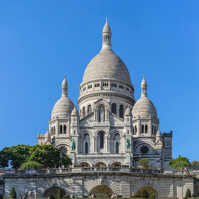 Sacré-Cœur Basilica above Square Louise Michel in Montmartre